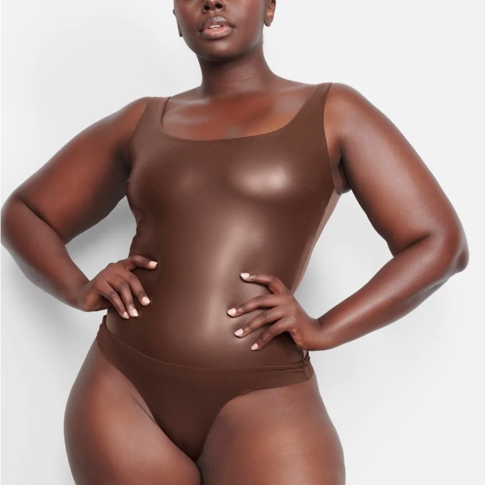 SKIMS Vegan Leather Scoop Neck Bodysuit Small in Cocoa Brown slimming supportive